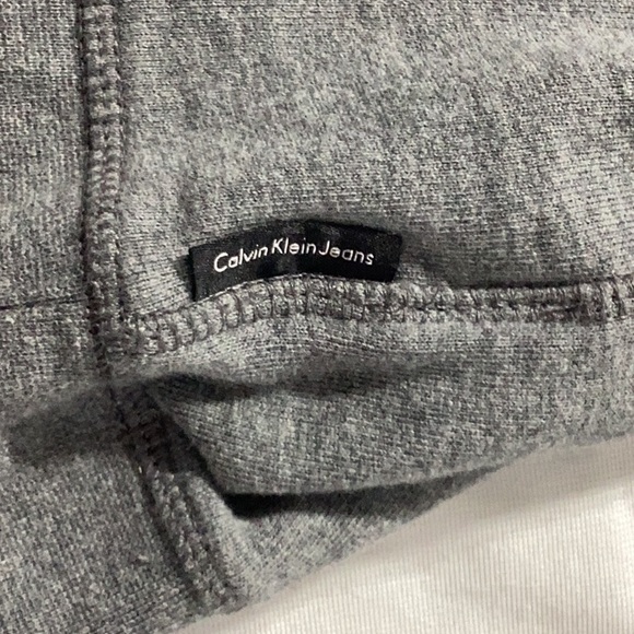 Calvin Klein swears - Picture 5 of 5